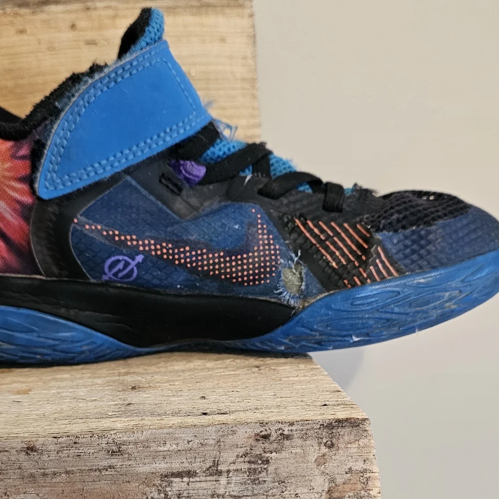 FREE W ANY PURCHASE OVER $8 Nike Kyrie Flytrap 5 Tie Dye Youth Boys Size 1